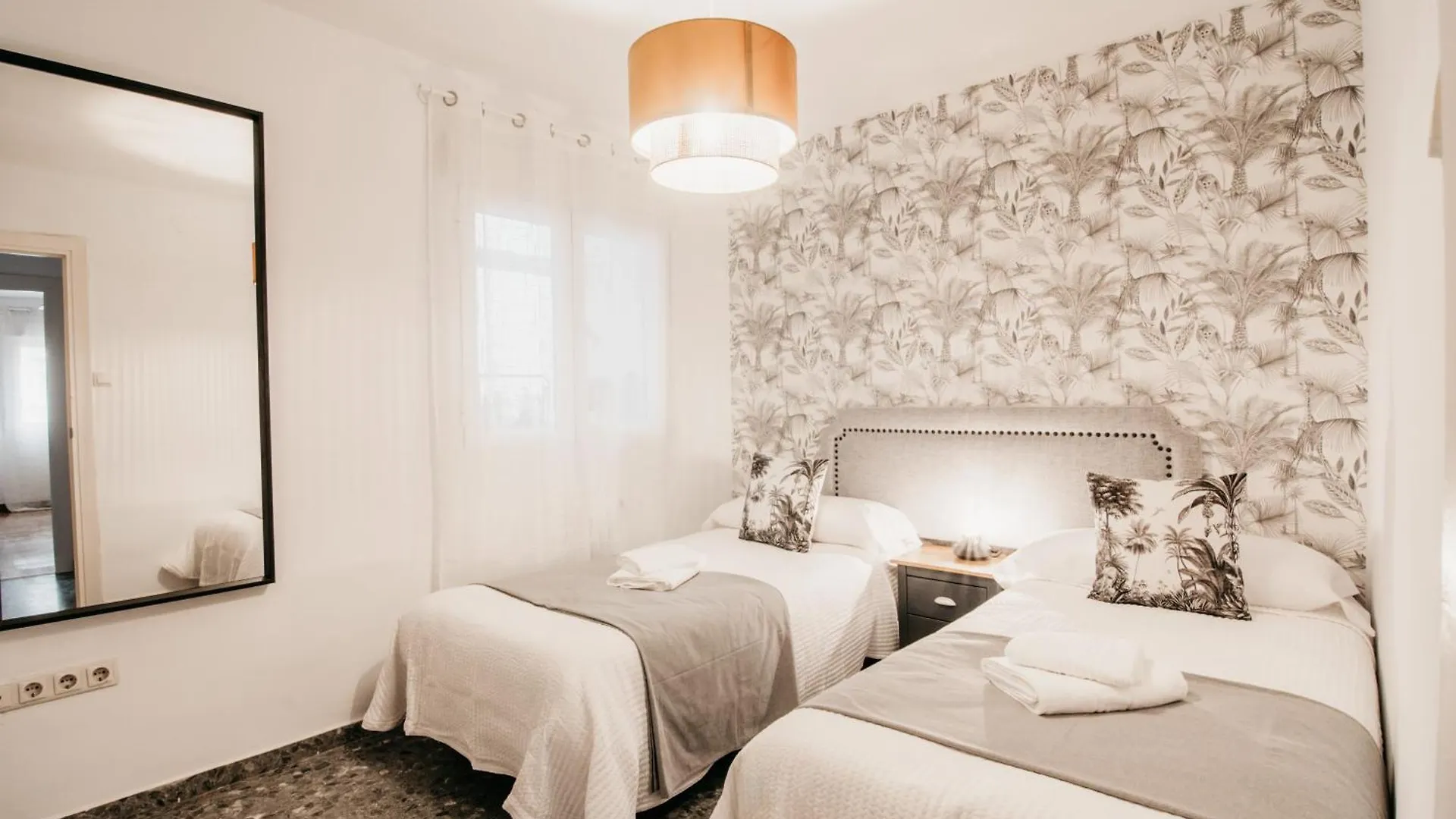 Tuguest Maria Luisa Apartment - Free Parking Granada